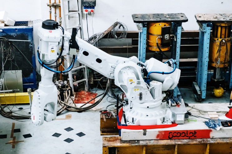 Evlerin yapım sürecinde rol oynayan robotik kol: Scoolp