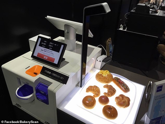 Ürünler BakerScan sistemi kamerası aracılığıyla taranıyor ve ödeme tutarı belirleniyor