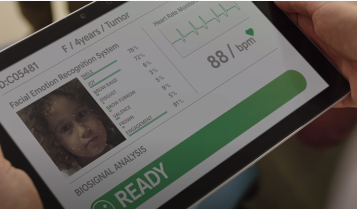 Tablet uygulamasıyla takip edilen veriler sonucu çocukların duygusal olarak tedavi için hazır olup olmadığı analiz ediliyor.