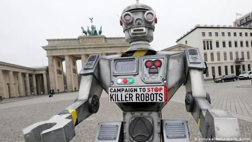 Robotların gelecekte katil olacağını düşünen bir grup tarafından hazırlanan gösteri robot figürü